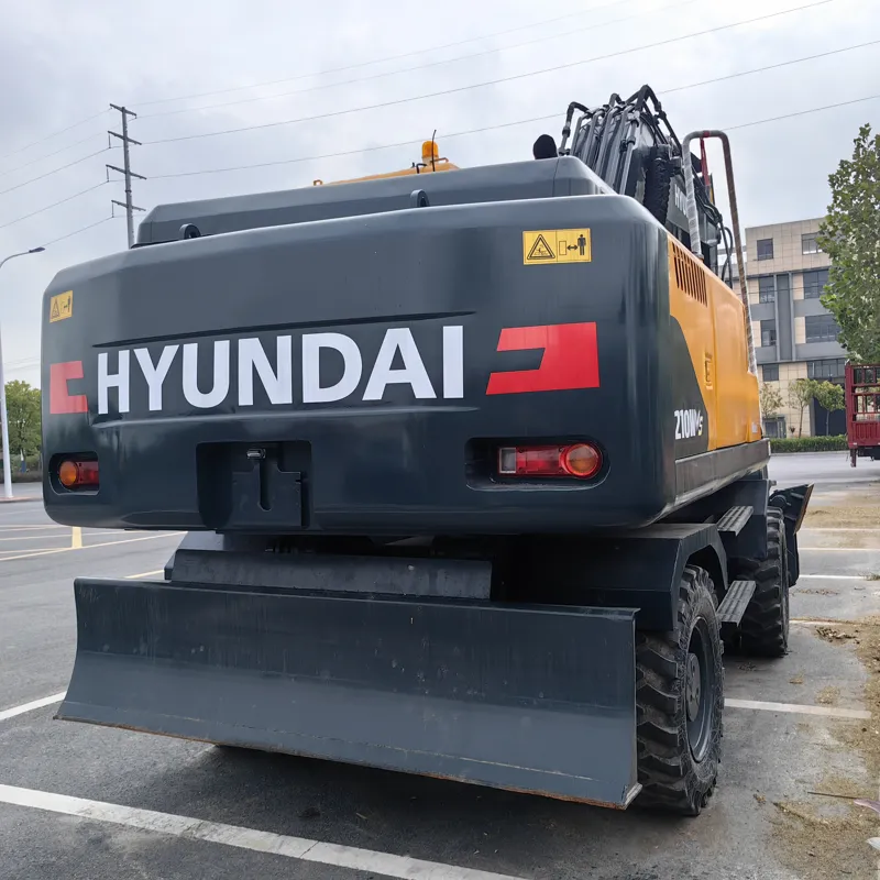 二手现代210轮式挖掘机