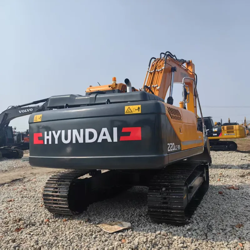 二手现代220挖掘机