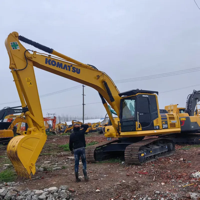 二手小松200-8挖掘机
