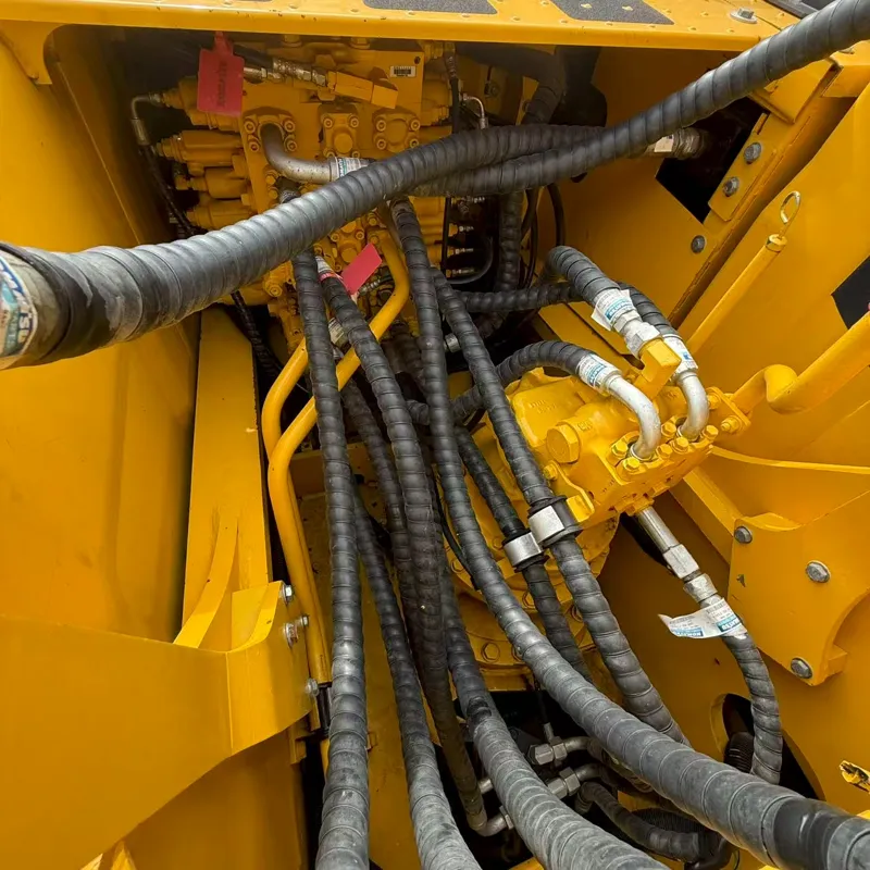 二手小松240-8挖掘机