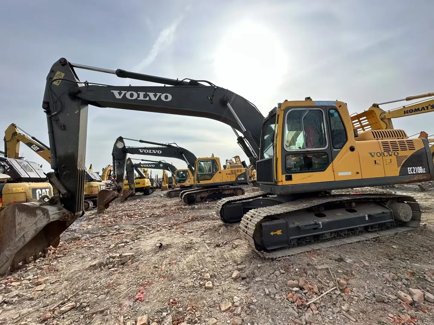 二手沃尔沃210挖掘机