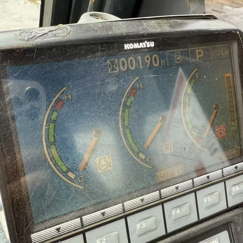 二手小松200-8挖掘机