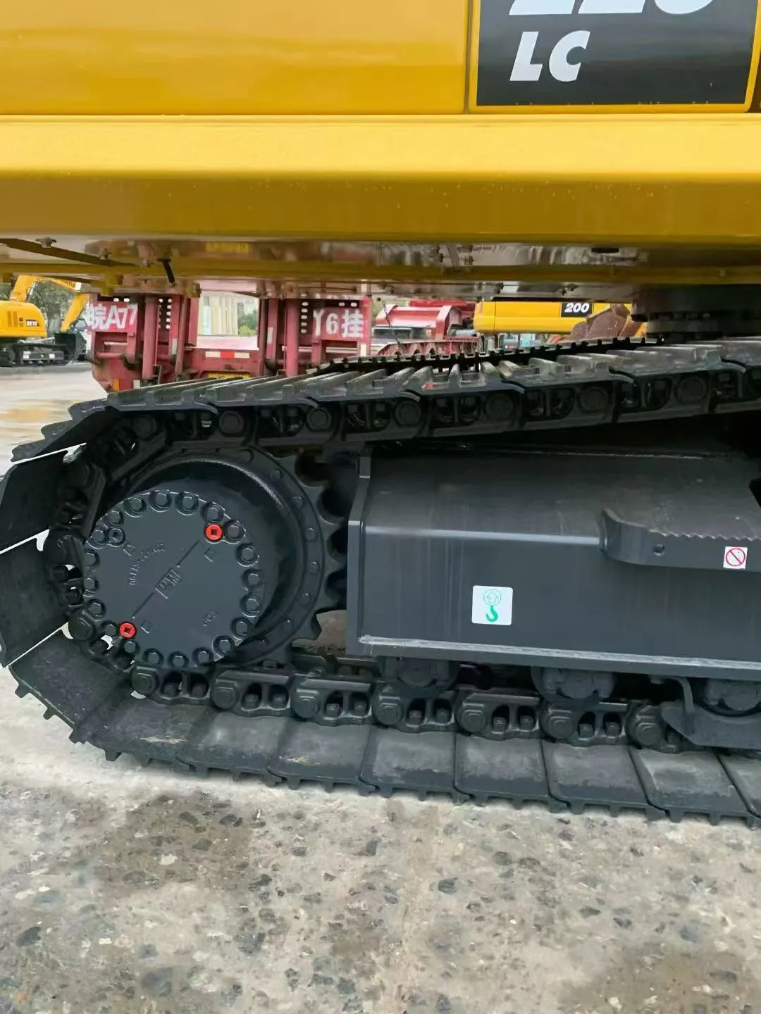 二手小松225全新机挖掘机