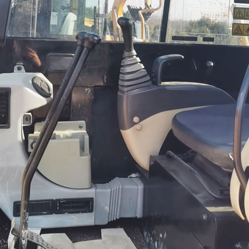 二手卡特305.5E2挖掘机