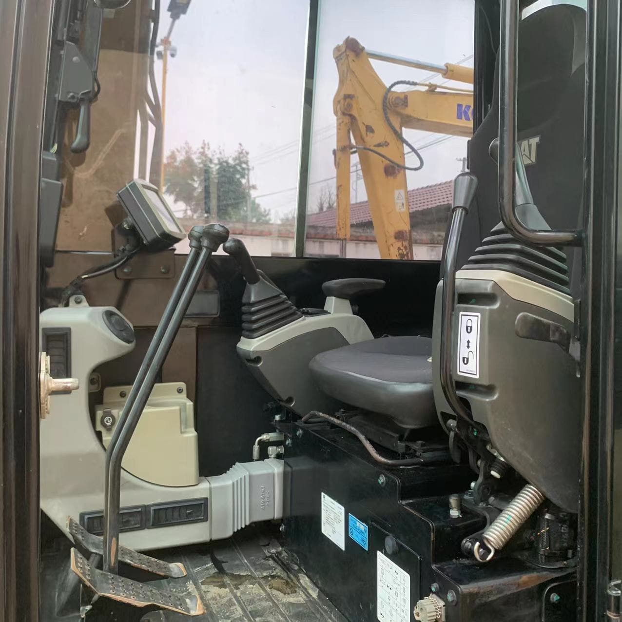 二手卡特305.5E2挖掘机