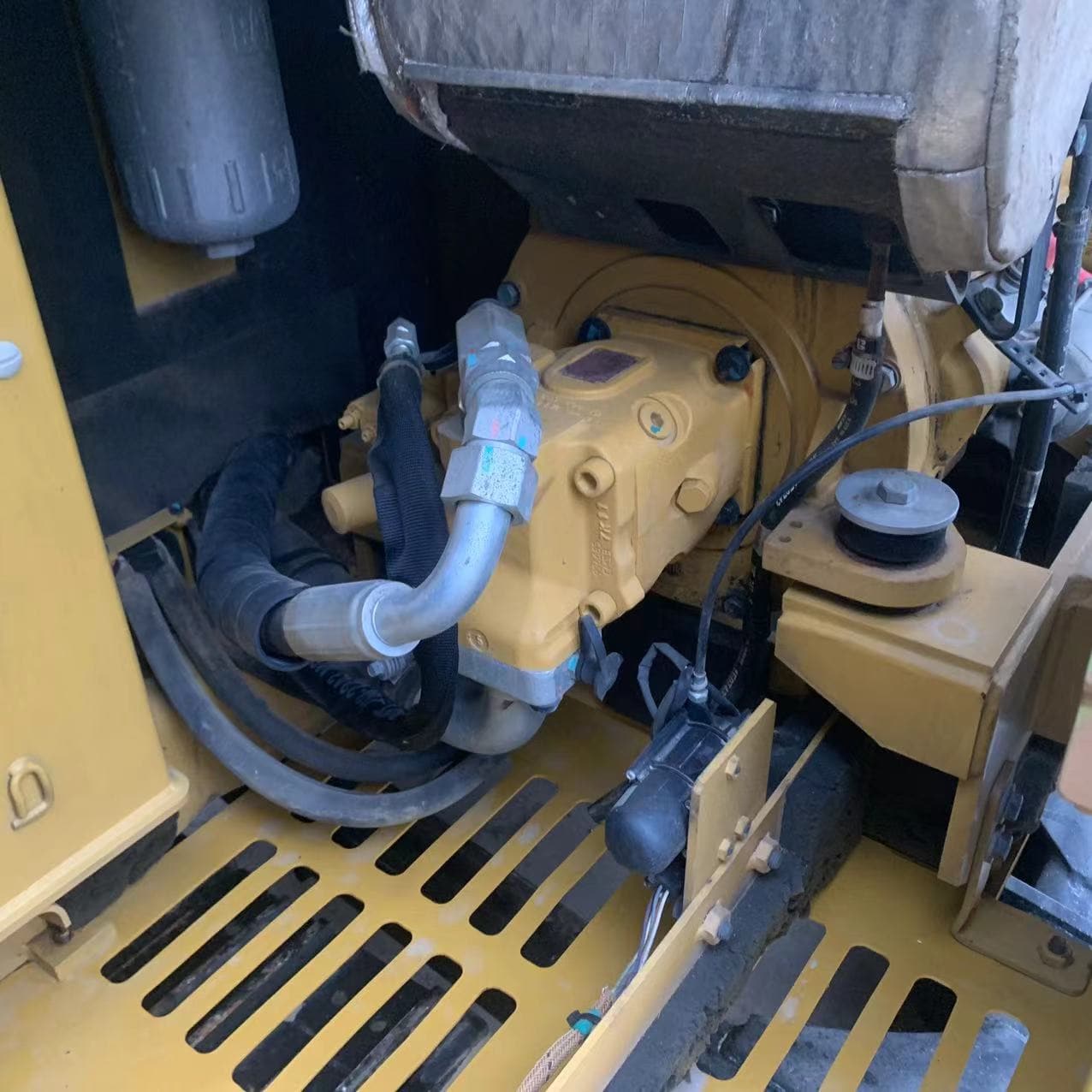 二手卡特305.5E2挖掘机