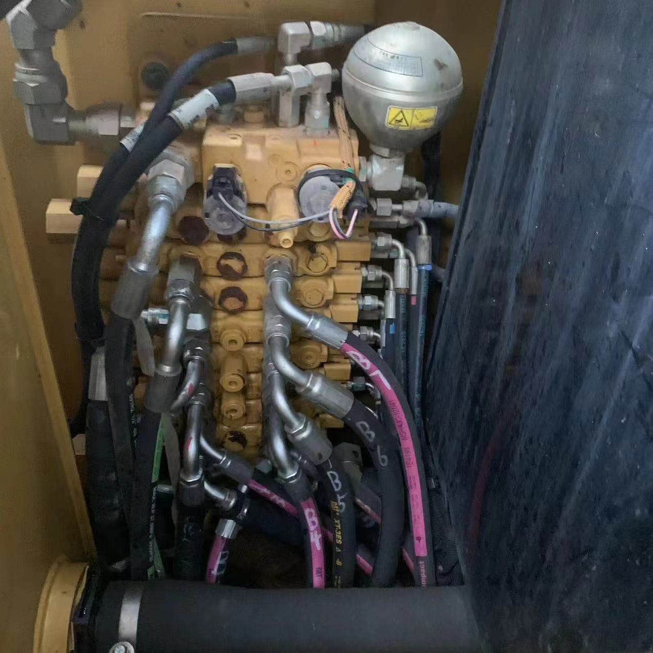 二手卡特305.5E2挖掘机