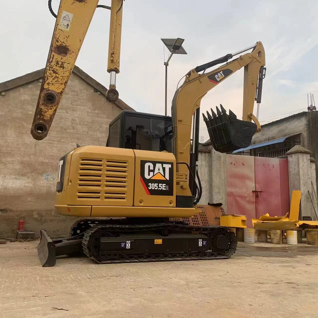 二手卡特305.5E2挖掘机