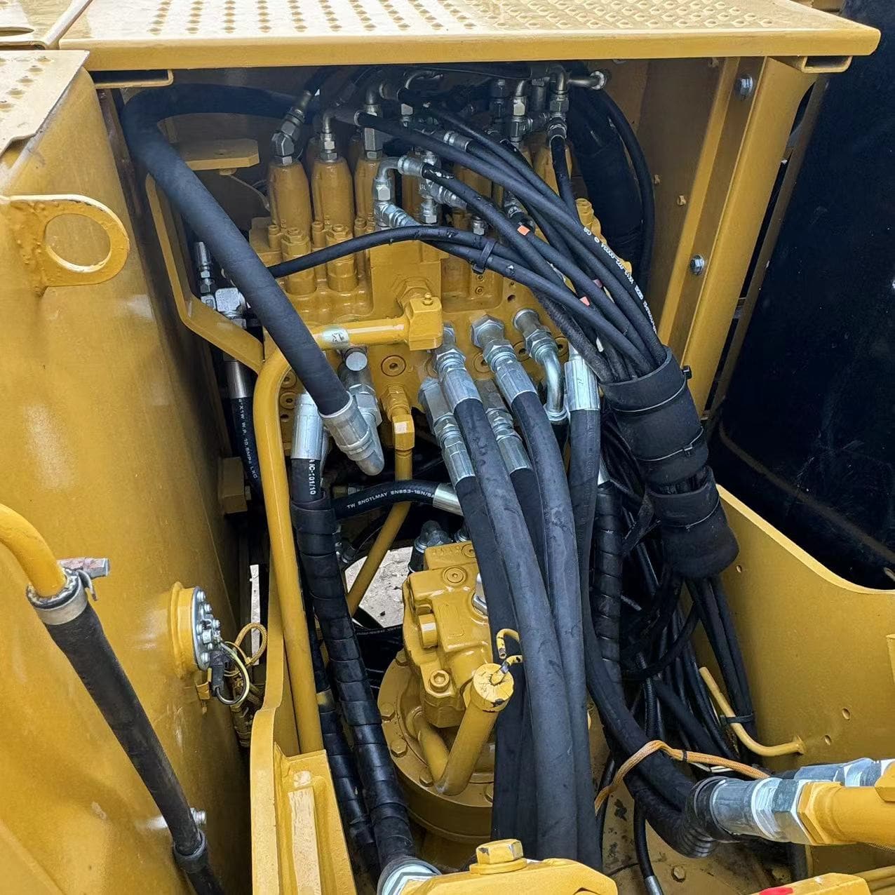 二手卡特312D2GC挖掘机