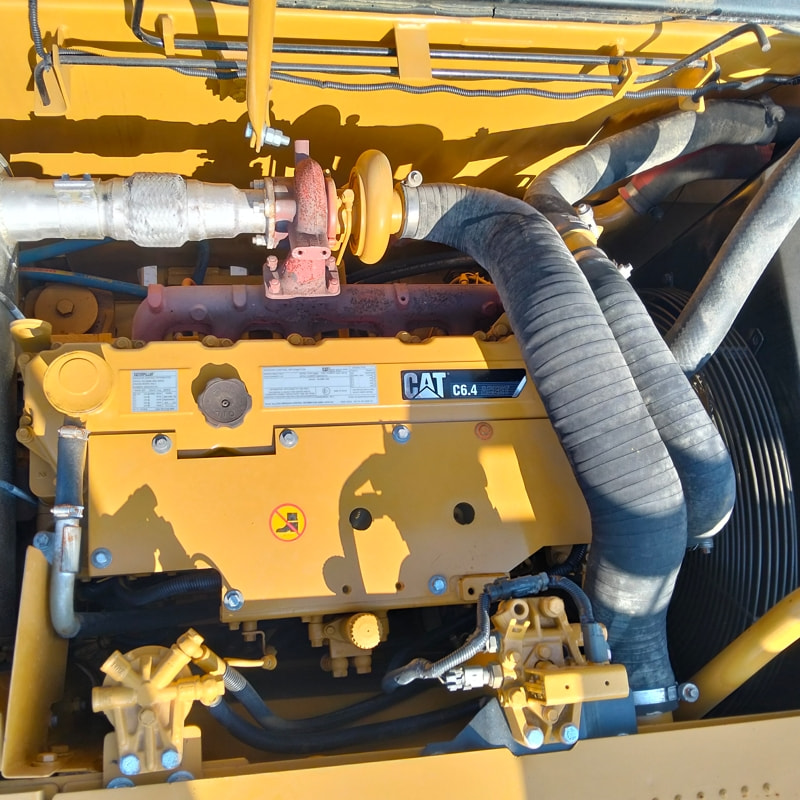 二手卡特323D2L挖掘机