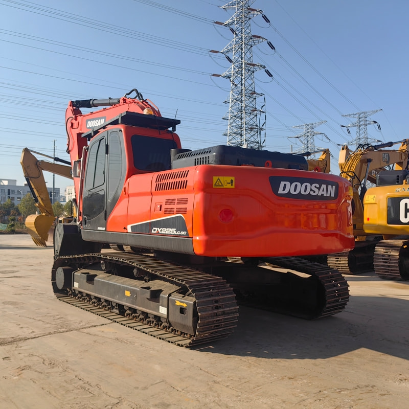 二手斗山DX225挖掘机