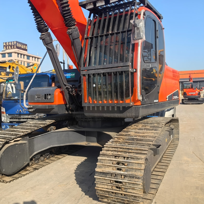 二手斗山DX225挖掘机