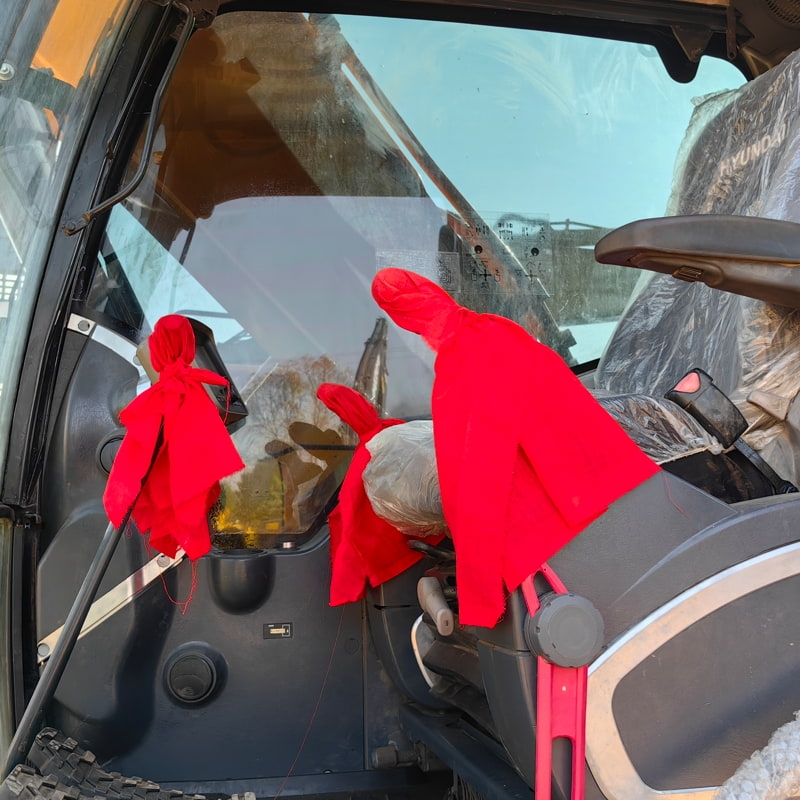 二手现代220挖掘机