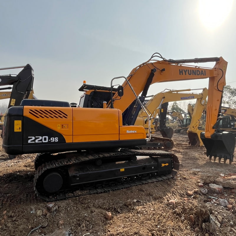 二手现代220挖掘机