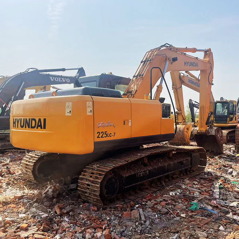 二手现代225LC-7挖掘机
