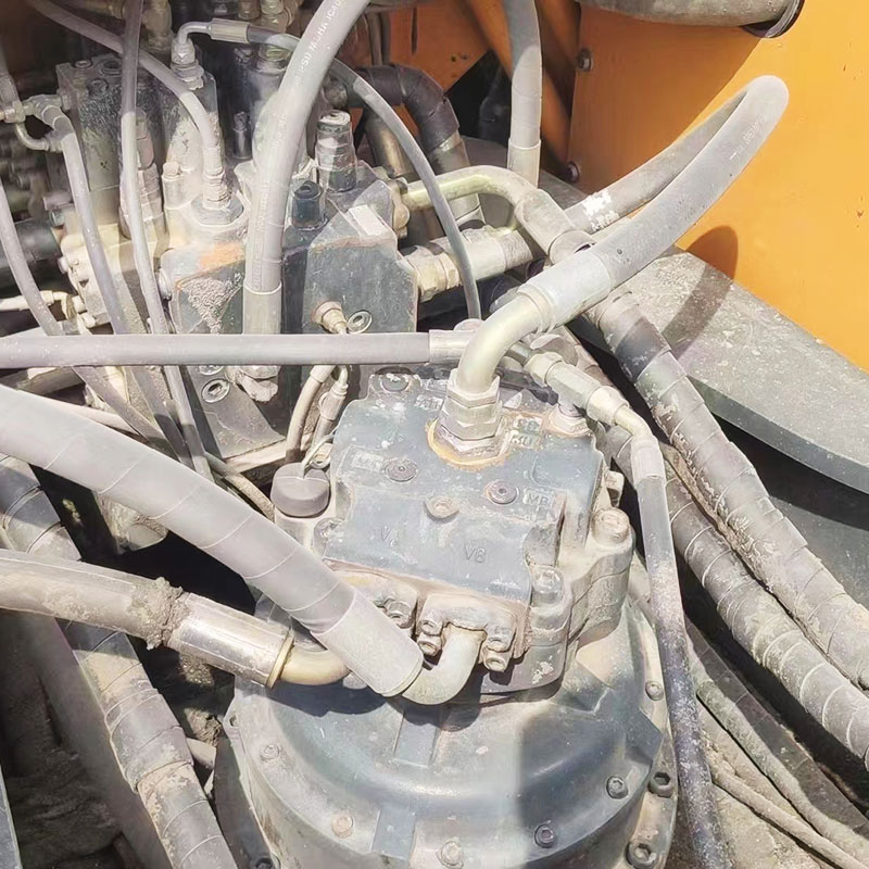 二手现代305VS挖掘机