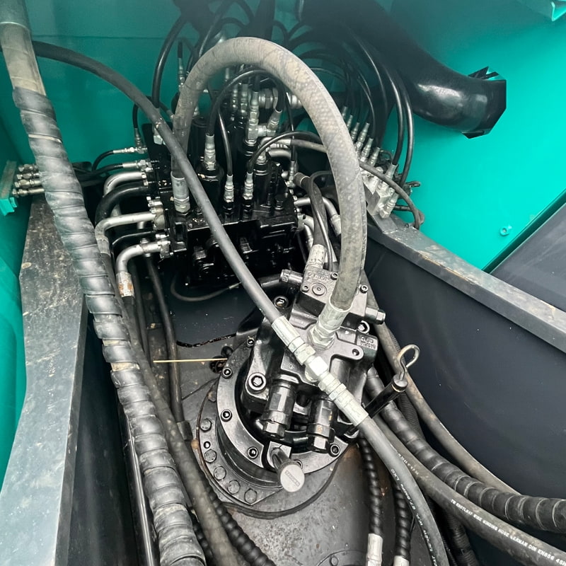 二手神钢SK200D挖掘机