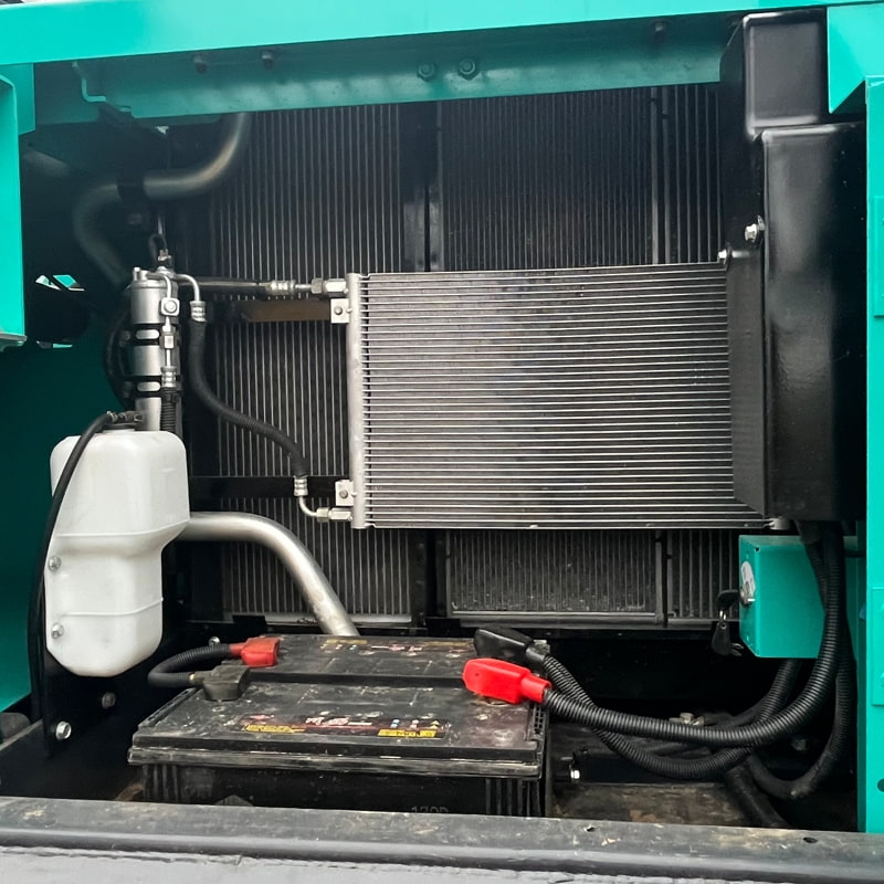 二手神钢SK200D挖掘机