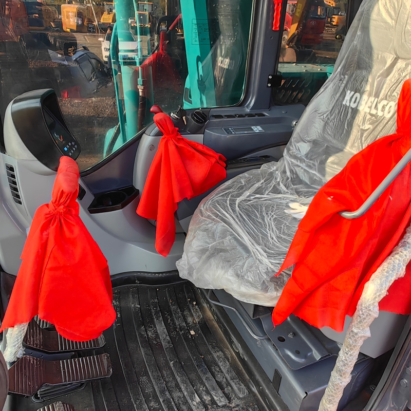 二手神钢SK75挖掘机