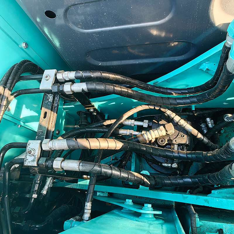 二手神钢SK75挖掘机