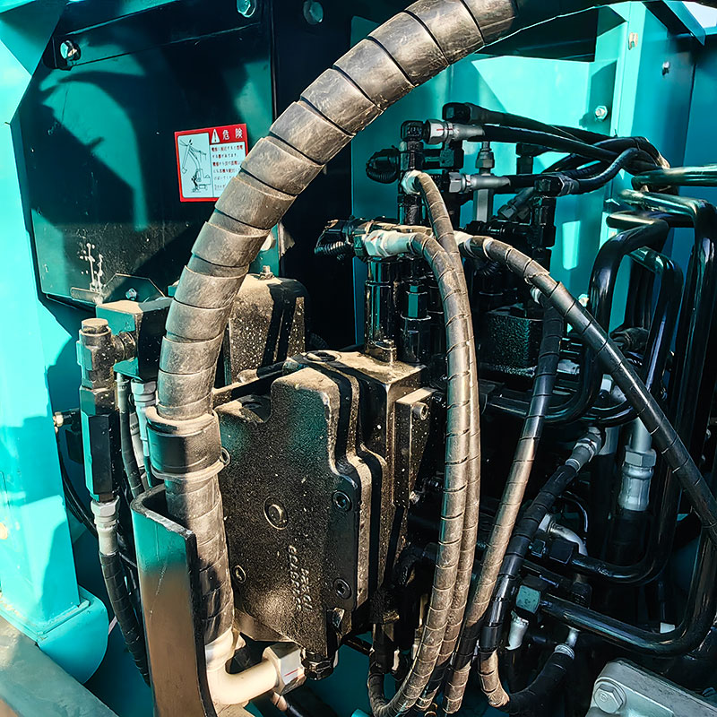 二手神钢SK75挖掘机