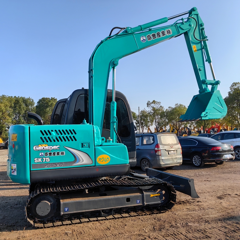 二手神钢SK75挖掘机