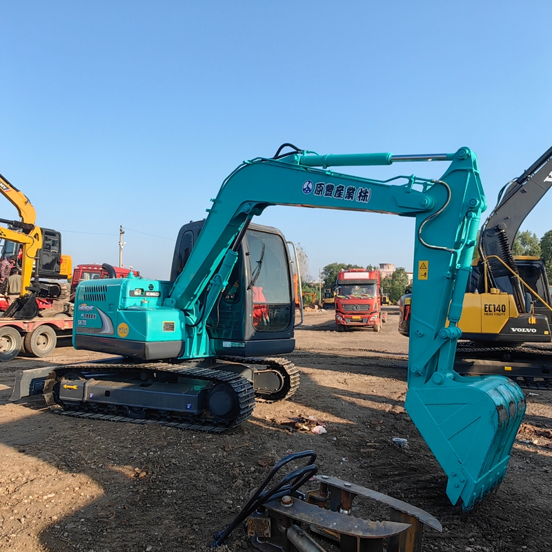 二手神钢SK75挖掘机