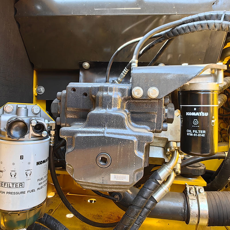 二手小松210LC-8挖掘机