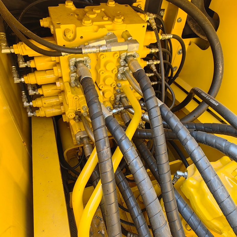 二手小松210LC-8挖掘机