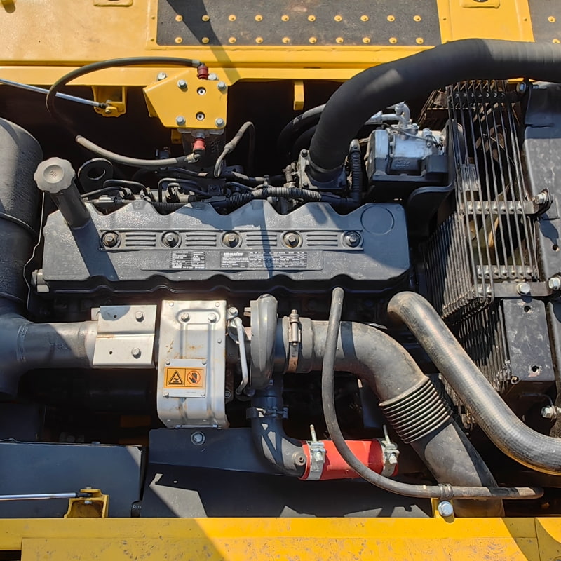 二手小松210LC-8挖掘机