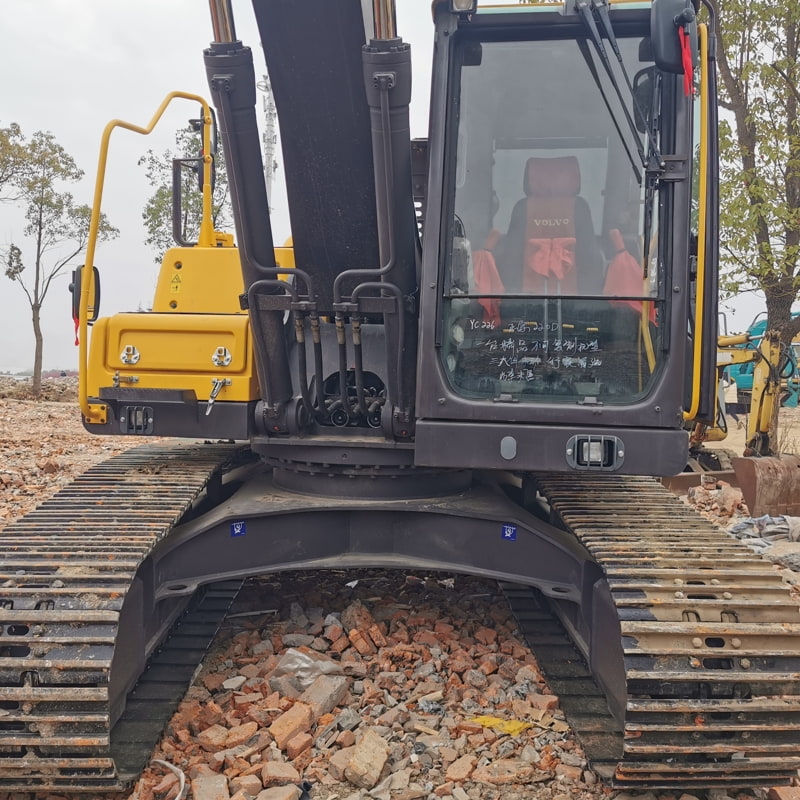 二手沃尔沃220D挖掘机