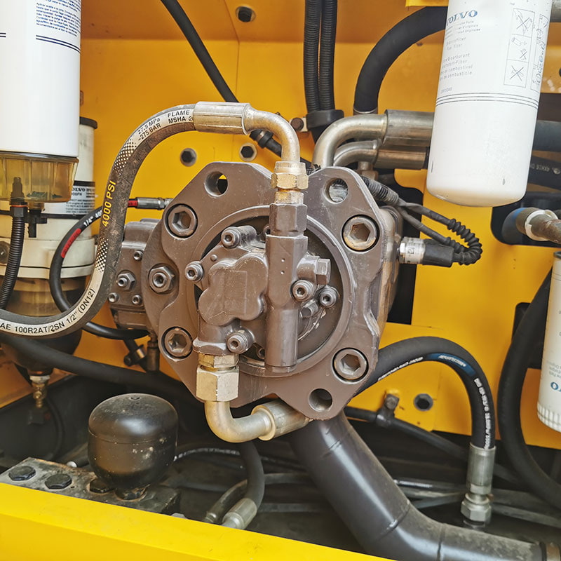 二手沃尔沃220D挖掘机