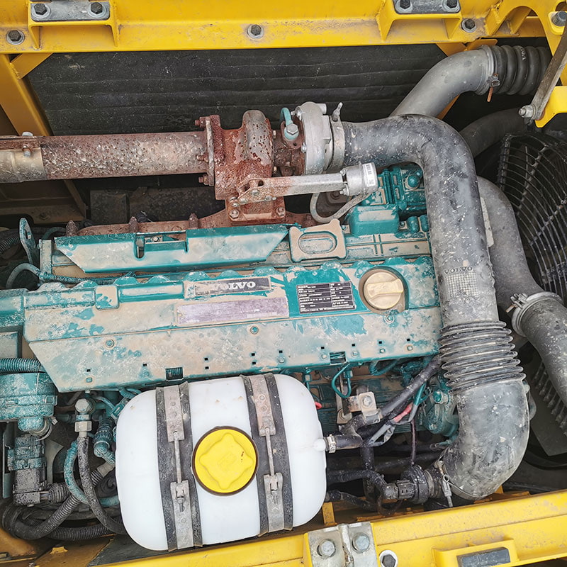 二手沃尔沃220D挖掘机