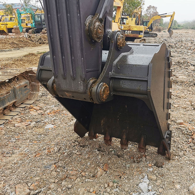 二手沃尔沃220D挖掘机