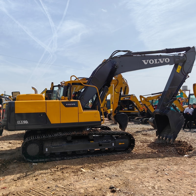 二手沃尔沃220D挖掘机