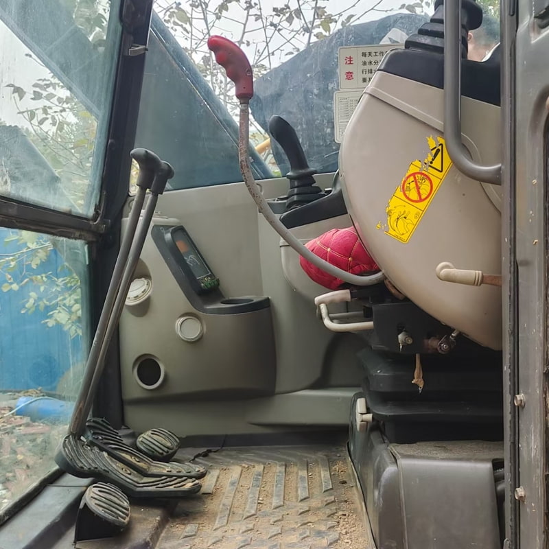 二手沃尔沃80D挖掘机