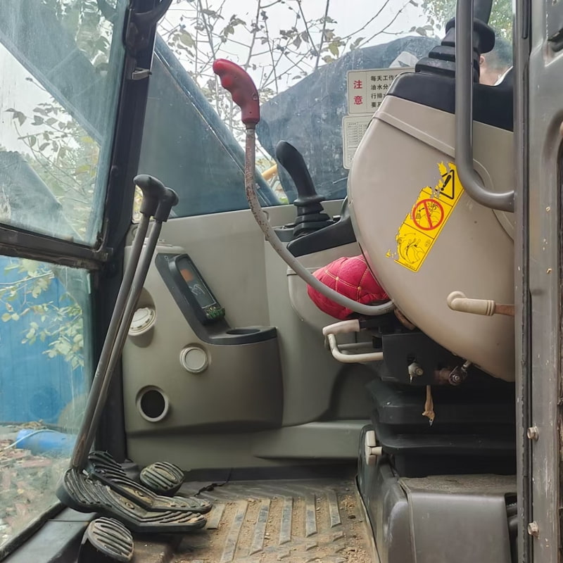 二手沃尔沃80D挖掘机