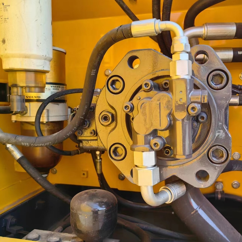 二手沃尔沃220D挖掘机