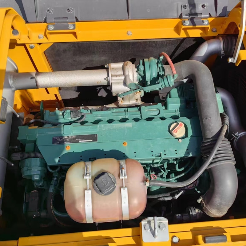 二手沃尔沃220D挖掘机